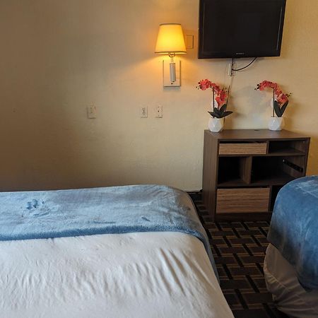Southern Comfort Hotel Tulsa Bagian luar foto