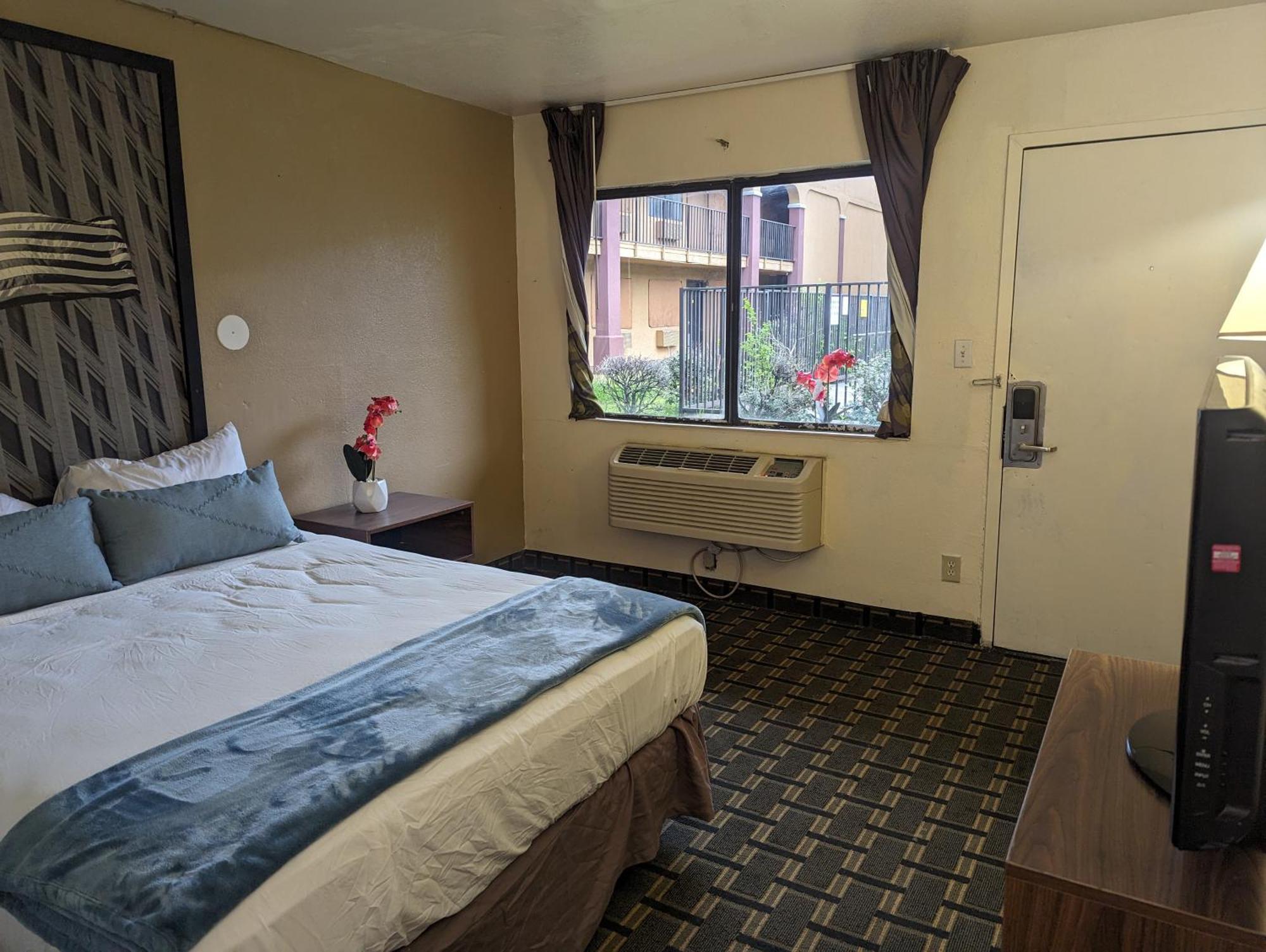 Southern Comfort Hotel Tulsa Bagian luar foto