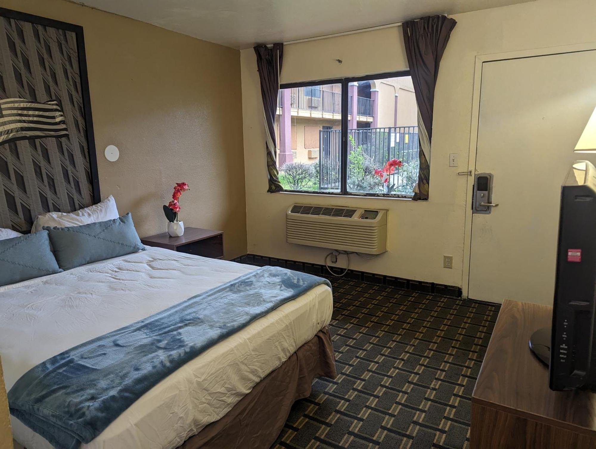Southern Comfort Hotel Tulsa Bagian luar foto
