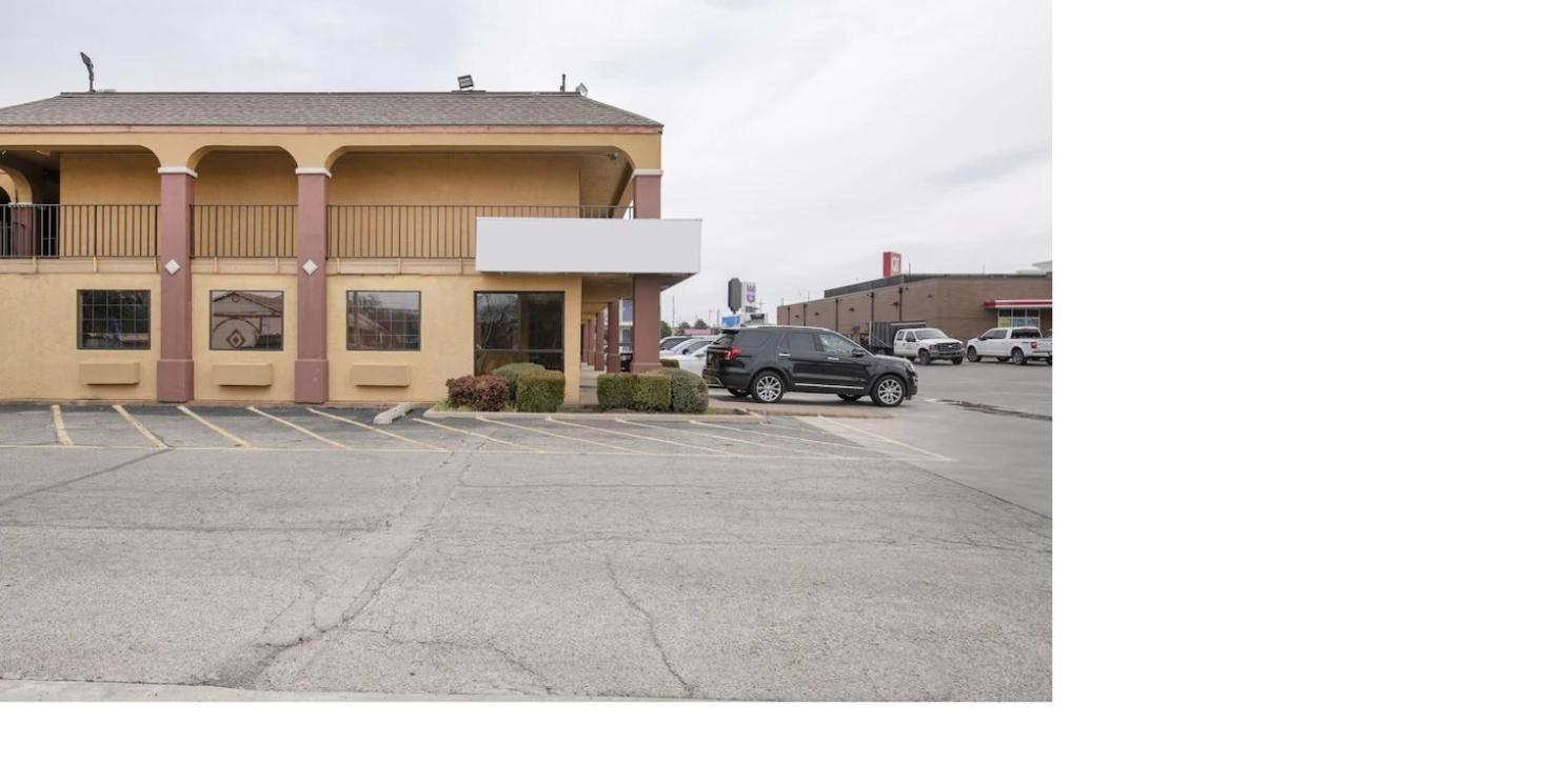 Southern Comfort Hotel Tulsa Bagian luar foto